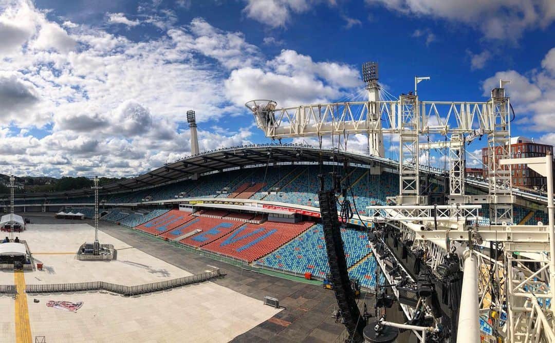 メタリカさんのインスタグラム写真 - (メタリカInstagram)「Nice view from on top of the stage here in Gothenburg, Sweden! (Swipe for view) It will look even better when it’s filled with #Metallica fans. #MetInGothenburg #WorldWired」7月9日 21時59分 - metallica