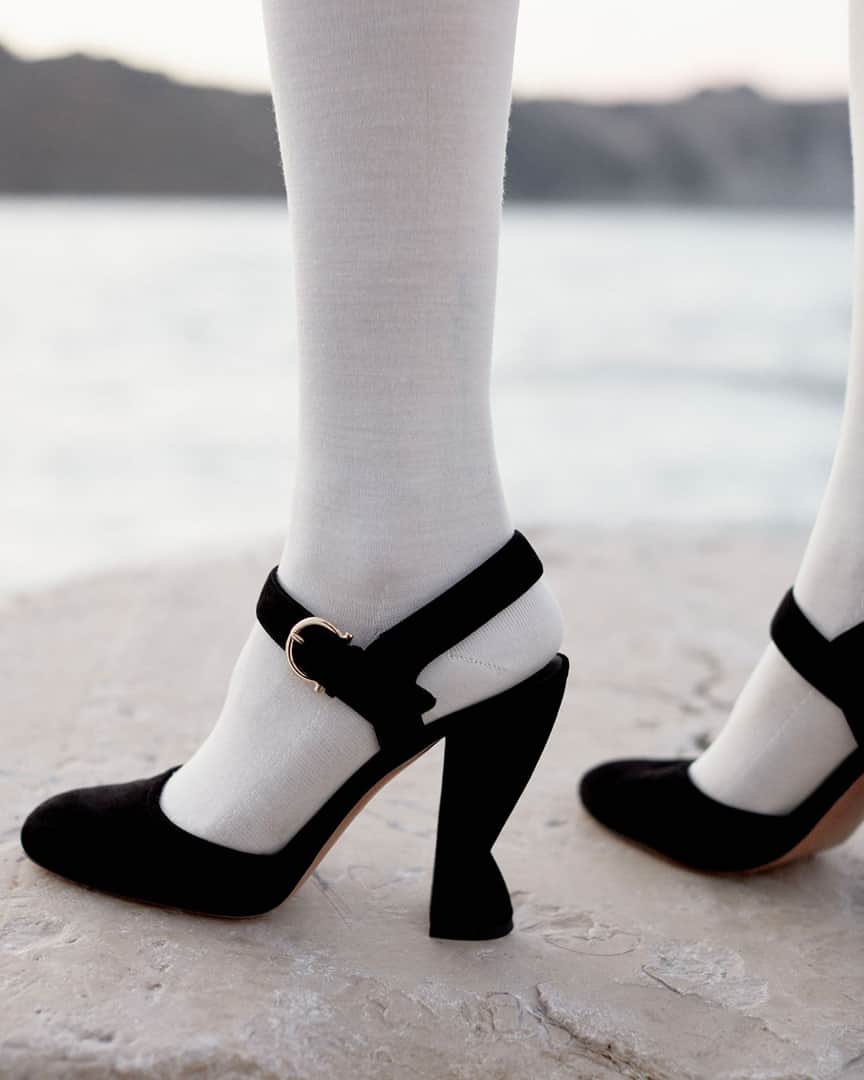 サルヴァトーレ・フェラガモさんのインスタグラム写真 - (サルヴァトーレ・フェラガモInstagram)「A bold new sculptural heel renders the classic Mary Janes a modern style icon #FerragamoPF19」7月9日 22時01分 - ferragamo