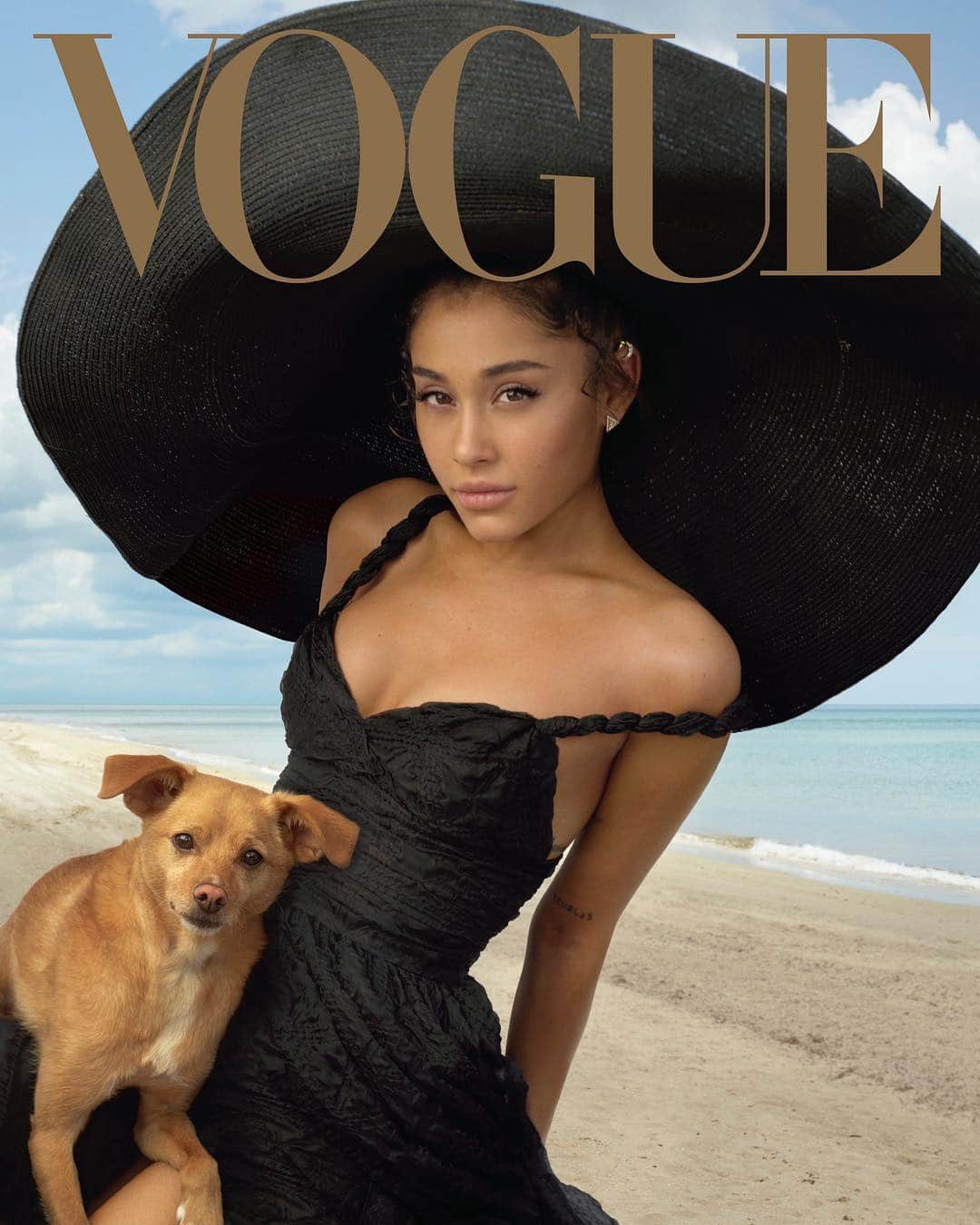 Vogue Runwayさんのインスタグラム写真 - (Vogue RunwayInstagram)「@arianagrande is @voguemagazine’s August issue cover star! Tap the link in our bio for the full cover story and spread. Photographed by #AnnieLeibovitz, styled by @tonnegood, written by @robertjhaskell, Vogue, August 2019.」7月9日 22時02分 - voguerunway