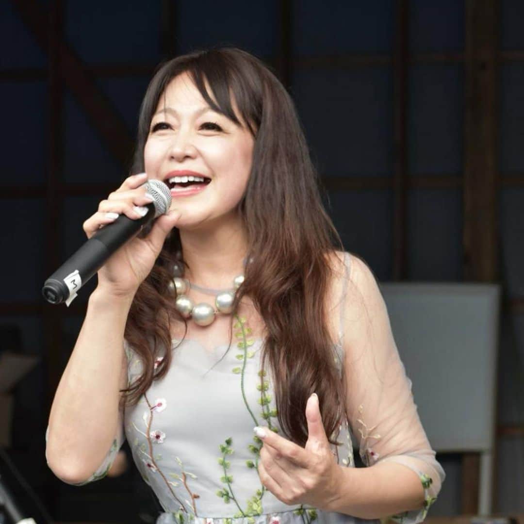 原めぐみさんのインスタグラム写真 - (原めぐみInstagram)「（原めぐみオフィシャル）5pcs  photos  千葉のBBQイベントで歌わせて頂きました♪  #原めぐみ  #BBQ #柏たなか  #ライブ  #昭和アイドル﻿﻿ #80年代アイドル﻿﻿ #昭和歌謡﻿﻿ #元アイドル﻿﻿ #actoress﻿﻿﻿ #singer ﻿﻿﻿﻿﻿ #japanesesinger ﻿﻿﻿﻿ #japaneseactor﻿﻿﻿ #megumihara﻿﻿﻿﻿ #インフルエンサー ﻿﻿﻿﻿ #インスタ映え ﻿﻿﻿﻿ #インスタグラマー ﻿﻿﻿﻿ #いいねありがとう ﻿﻿﻿﻿ #フォロー ﻿﻿﻿﻿ @meguming.h」7月9日 22時12分 - meguming.h