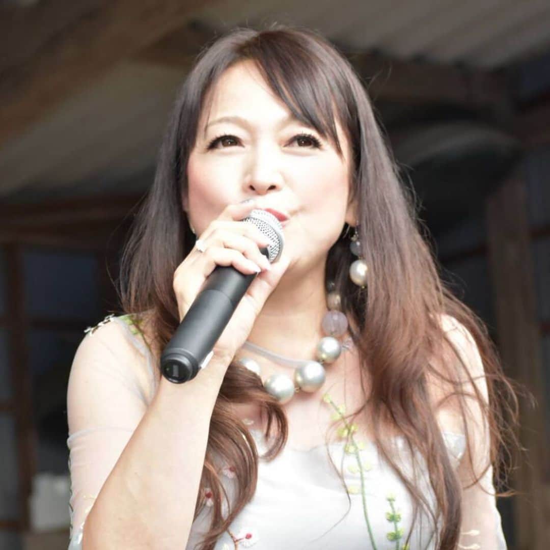 原めぐみさんのインスタグラム写真 - (原めぐみInstagram)「（原めぐみオフィシャル）5pcs  photos  千葉のBBQイベントで歌わせて頂きました♪  #原めぐみ  #BBQ #柏たなか  #ライブ  #昭和アイドル﻿﻿ #80年代アイドル﻿﻿ #昭和歌謡﻿﻿ #元アイドル﻿﻿ #actoress﻿﻿﻿ #singer ﻿﻿﻿﻿﻿ #japanesesinger ﻿﻿﻿﻿ #japaneseactor﻿﻿﻿ #megumihara﻿﻿﻿﻿ #インフルエンサー ﻿﻿﻿﻿ #インスタ映え ﻿﻿﻿﻿ #インスタグラマー ﻿﻿﻿﻿ #いいねありがとう ﻿﻿﻿﻿ #フォロー ﻿﻿﻿﻿ @meguming.h」7月9日 22時12分 - meguming.h