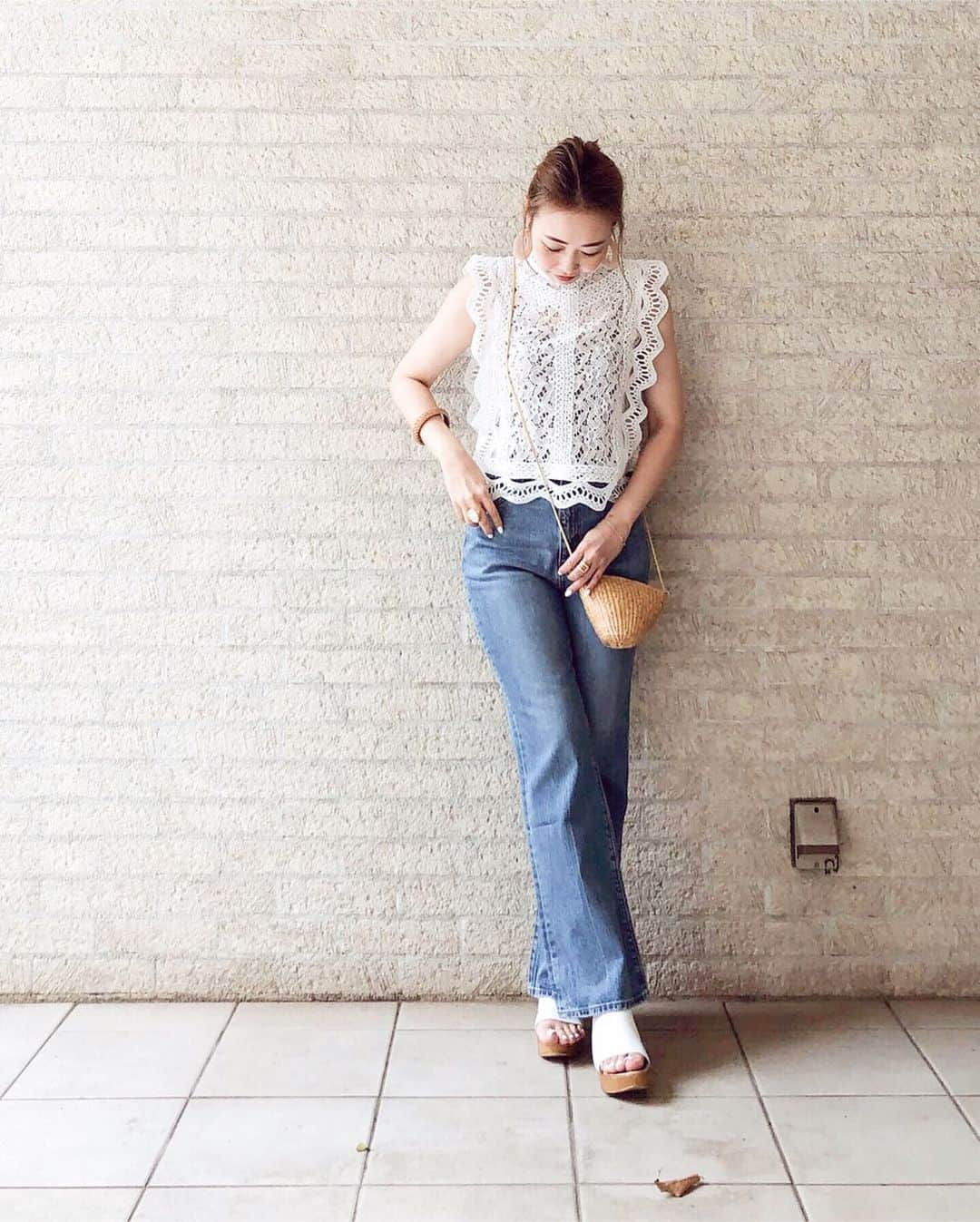 nanaさんのインスタグラム写真 - (nanaInstagram)「ㅤ ㅤ 2019.7.9 Tue #nanacoordinate 𓇼 ななコ 🐼ㅤ ㅤ ㅤ white 𓇬 denim 𓆸*ﾟ blogに詳しく書きます✎*。 ━━━━━☞blogへはtopからﾄﾍﾞﾏｽ𓅩𓂃 ㅤㅤ ㅤ ㅤ #gu の#セミフレアジーンズ のｼﾙｴｯﾄが美ｼﾙｴｯﾄ𓂅 柔らかくて履きやすい𓇔 ㅤ  ㅤ ㅤ ㅤ #gu_for_all #GUstyle #gupr #denim #フレアデニム #sandals #outfit #fashion #ootd #coordinate #大人カジュアル  #locari mery  #beaustagrammer  #シンプルコーデ #プチプラコーデ  #mineby3mootd #instafashion #fashionblogger #fashionista #데일리록 #코디 #옷스타그램 #멋스타그램 #穿搭 #오오티디  #패션스타그램일상」7月9日 22時12分 - nanapanda517