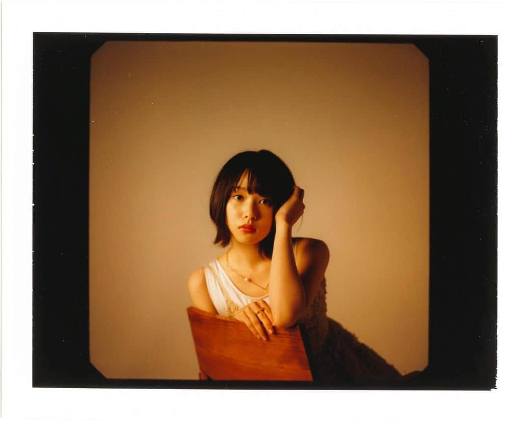 柏田テツヲさんのインスタグラム写真 - (柏田テツヲInstagram)「Polaroid 桜井日奈子  #film #filmphotography  #filmportrait  #portrait #Polaroid」7月9日 22時09分 - tetsuokashiwada