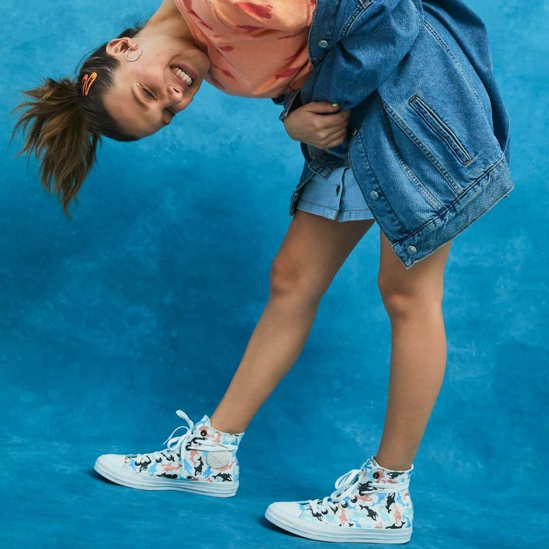 converseさんのインスタグラム写真 - (converseInstagram)「Introducing Millie by You, a new collection from @milliebobbybrown that highlights Millie’s love for the ocean and its animals as well as DIY fashion. You’ll get to create a custom pair of Chucks with prints, colors, and materials curated by Millie.  Available in the US and Western Europe, July 11. #ConverseByYou #ConverseXMBB」7月9日 22時14分 - converse