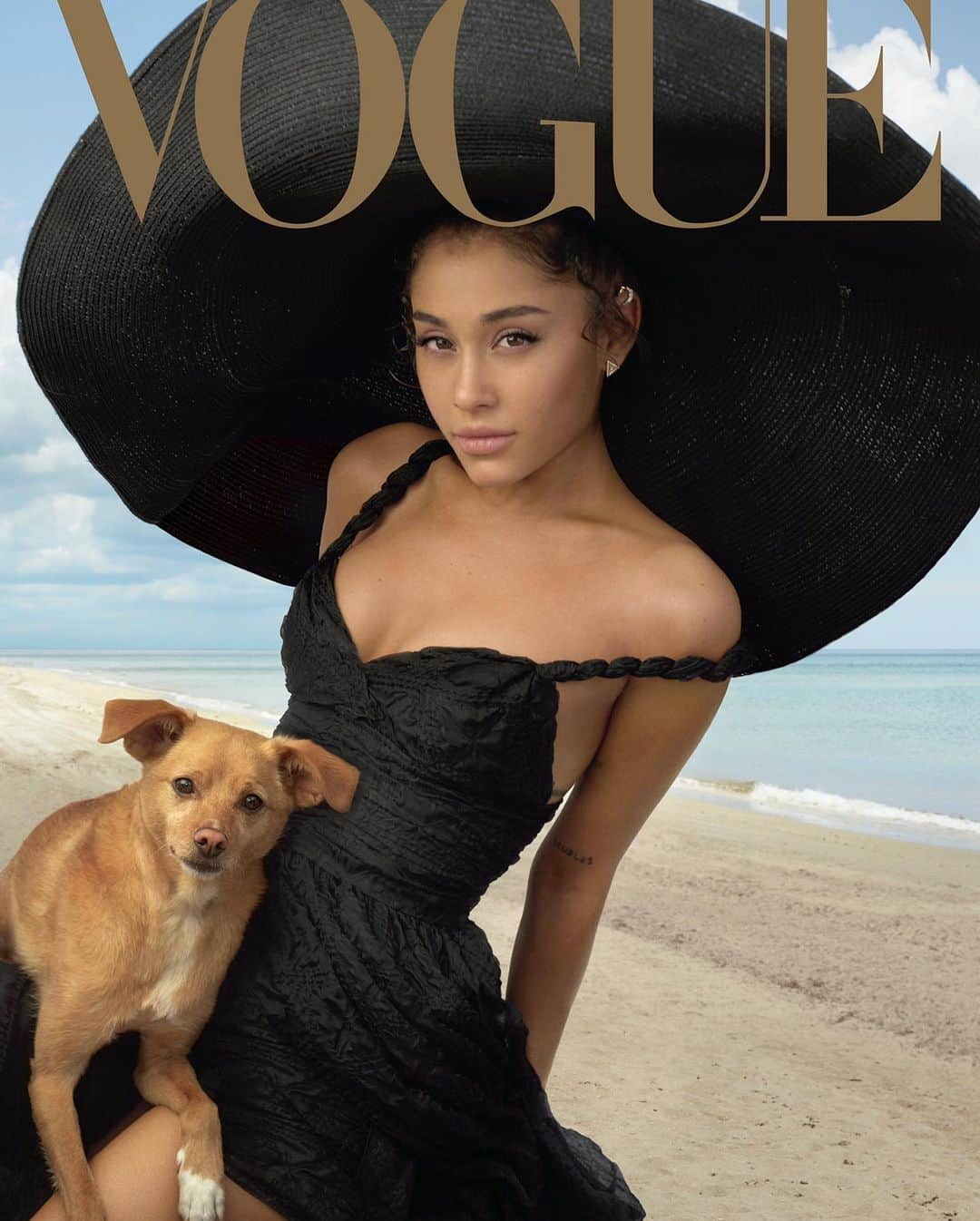 アリアナ・グランデさんのインスタグラム写真 - (アリアナ・グランデInstagram)「thanks for allowing me to be in the background of toulouse’s first Vogue cover @voguemagazine  photo by Annie Leibovitz story by Rob Haskell 🖤 thank you to the incredible  @tonnegood @thejoshliu @hannah_murray1 @sergiokletnoy」7月9日 22時16分 - arianagrande