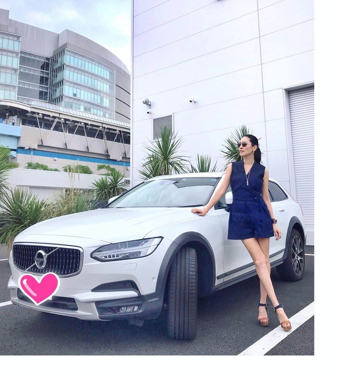 アンミカさんのインスタグラム写真 - (アンミカInstagram)「今日は、愛車のVOLVO V90 cross country T6 AWD summum で豊洲へ！！ 外装はクリスタルホワイトパール、内装はブロンズカラーという、日本に一台のVOLVO❤️ 英B&Wのスピーカーの音の良さ、車内に19個もスピーカーが付いていて、コンサートホールで聞いているような音の良さが、車内で体感できて、車内でいつもストレス解消✨ インテリアのセンスが抜群に良いVOLVOで、初夏の豊洲を満喫致しました❤️☺️ 。 。 #私は車に乗るならVOLVOと決めていたので40代で教習所に通ってから車はVOLVO一筋です✨ #車は動く家だからこそ心地良さと安全性が大切✨ #パノラマグラスサンルーフのお陰で車内が明るい #女性が乗り入れやすい車体の高さに日差しを避けるサンルーフなど全てが好き❤️ #明日は20時から22時57分までTBSワールド極限ミステリーの放送です。 @volvocars #lovevolvo #volvolove  @teamlab_news」7月9日 22時23分 - ahnmikaofficial