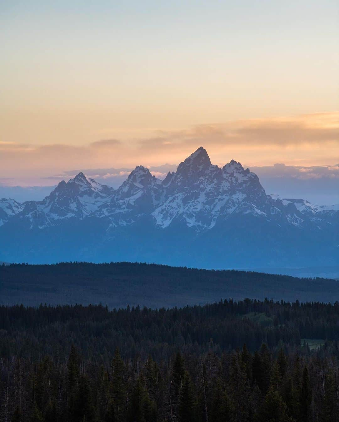 National Geographic Travelさんのインスタグラム写真 - (National Geographic TravelInstagram)「Photos by @taylorglenn | These are a few images of a beautiful summer evening on Togwotee Pass near Jackson Hole, Wyoming. I met up with my buddies Jake and Isaac to search for a grizzly bear that has been in the area. We did not manage to see her, but the views of the Tetons and the incredible layers of color and texture at sunset were a fair consolation. Follow me, @taylorglenn, for more from Wyoming and beyond. #jacksonhole #grandtetonnationalpark #wyoming」7月9日 22時25分 - natgeotravel