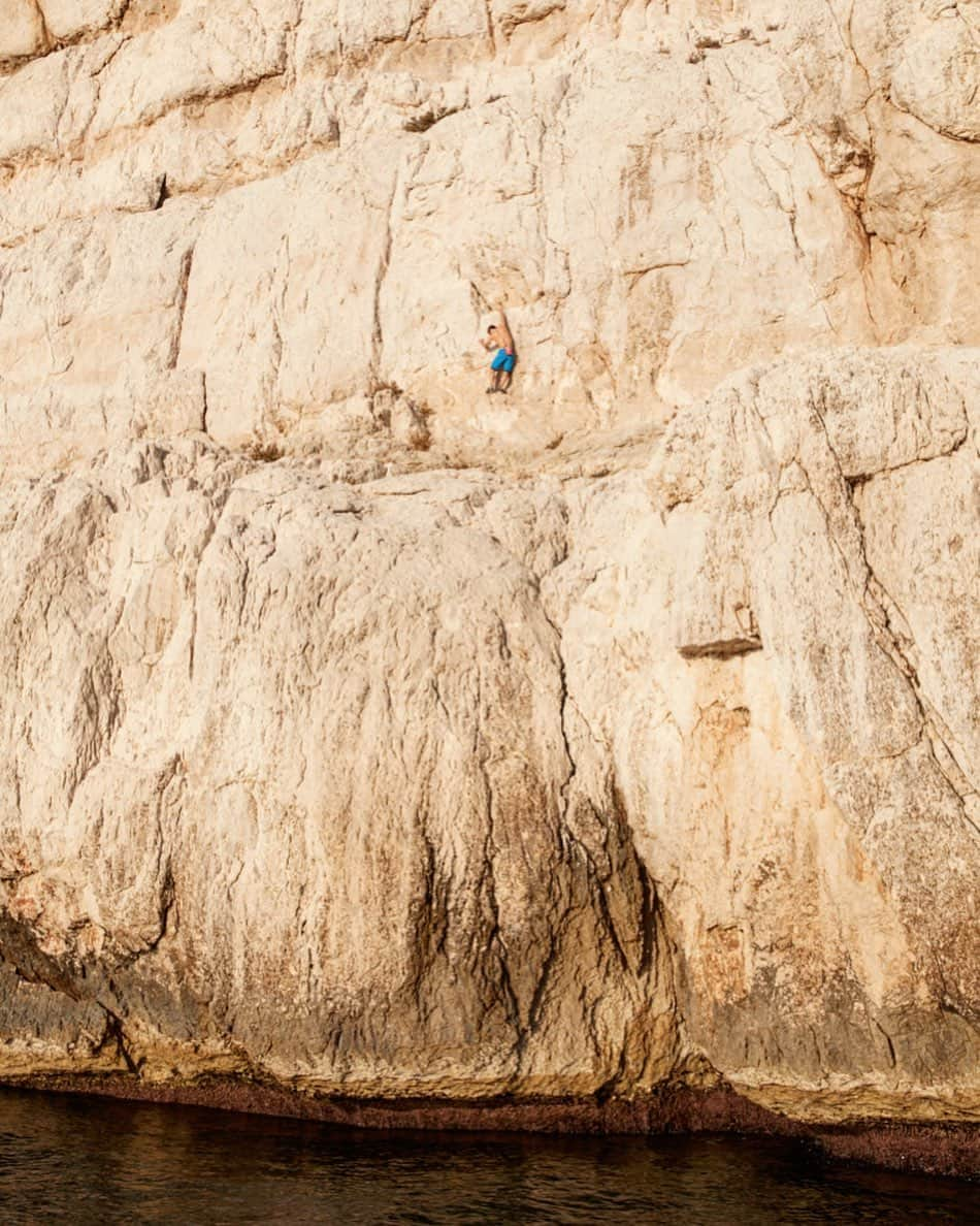 ミレーさんのインスタグラム写真 - (ミレーInstagram)「Mood 📷 @christianlartillot / @athleticamag  #MilletRiseUp #escalade #climbing #klettern #deepwater #psycobloc #dws #calanques」7月9日 22時27分 - millet_mountain