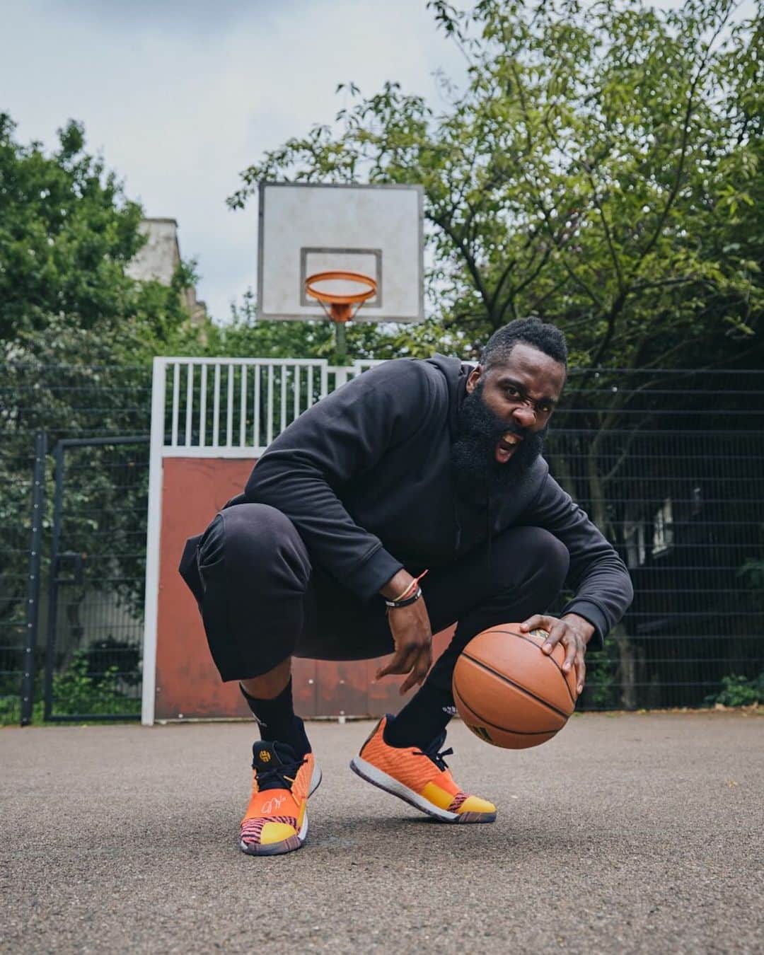 adidas UKさんのインスタグラム写真 - (adidas UKInstagram)「Free to London. ⁣ From experimentation to expressing yourself, the world needs creators more than ever. Basketball superstar @jharden13 has arrived in London to explore the city’s creativity.⁣ #FreeToHarden #HereToCreate」7月9日 22時27分 - adidaslondon
