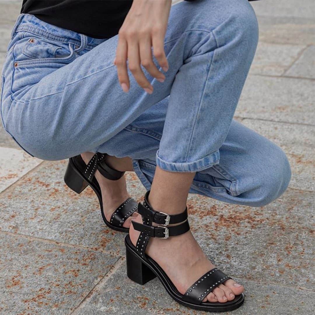 ジャネット&ジャネットさんのインスタグラム写真 - (ジャネット&ジャネットInstagram)「#repost @ruxylle wears NEMESIA shoes. Discover more on the website - link in bio! #janetandjanet . . . . . #love #style #summer #spring #bestrong #goodvibesonly #woman #janetandjanetworld #glam #fashion #goodtime #bebright #collection #strongwomen #janetgirls #shoesoftheday #SS19」7月9日 22時31分 - janetandjanet