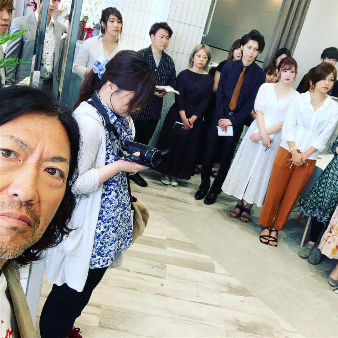 國分利治さんのインスタグラム写真 - (國分利治Instagram)「熊谷アースOpen‼️ 地域の皆様に愛される店作りを目指します。  #國分利治 #アースホールディングス #hairmakeEARTH #EARTHART #地道力 #美容室経営 #fashion #美容室アース #earth_recruit #國分塾」7月9日 22時31分 - toshiharu_kokubun