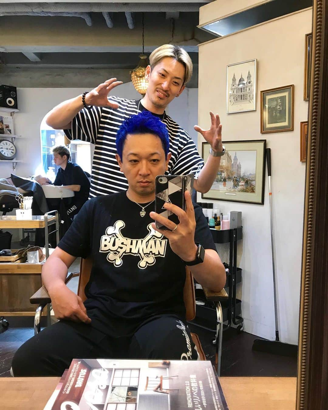 NAOKIさんのインスタグラム写真 - (NAOKIInstagram)「京都大作戦の1週目と2週目の間にいつも行ってるプレイグで青髪にしてきたよ💪  人生初の青髪にテンション上がったねぇ😊  これで今後映像とか写真とか見ても俺の頭の色で1週目か2週目か分かるようになったねぇ☺️😊 #今回のテーマは青空祈願だよ  #カラーやブリーチしてる時に飲み物出してくれるんだけどその時に一緒に添えてくれてるロータスカラメルビスケットが美味すぎるよね #ナオキ独断ビスケットランキング一位だよね #という事で #今回の感じを忘れないように #ヘアカタログばりの色んな角度の写真 #ナオキヘアカタログ #前回こんな感じやったって確認する時に便利やねん #10feet  #Plugue 京都市中京区阪東屋町664-25西ビル2F-A」7月9日 22時33分 - naoki_10feet