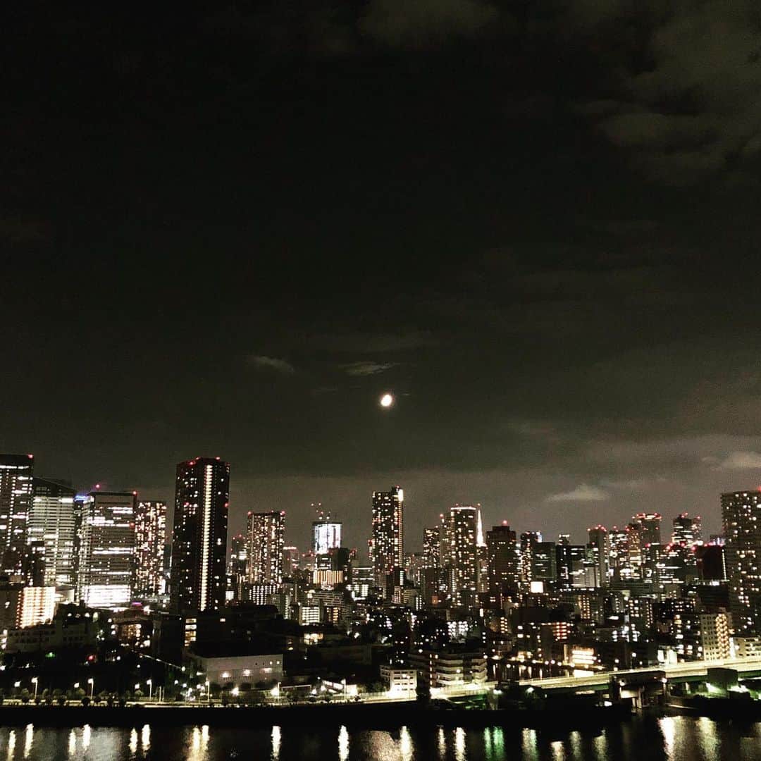 行正り香さんのインスタグラム写真 - (行正り香Instagram)「Good night. #rikayukimasa #行正り香」7月9日 22時47分 - rikayukimasa