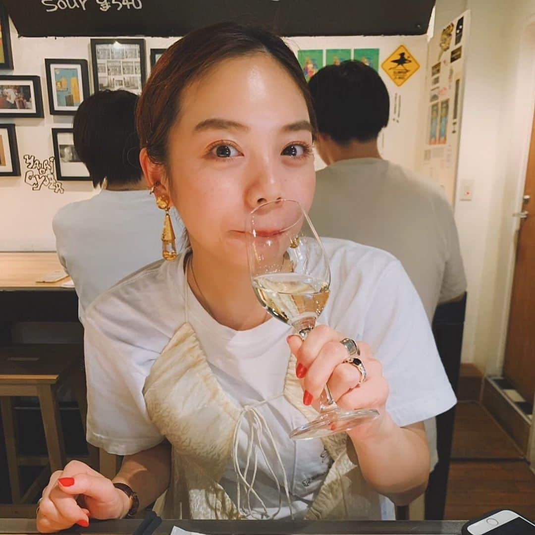 福地夏未さんのインスタグラム写真 - (福地夏未Instagram)「🍾 この前の美味しかった時 ビール✖️餃子✖️ワイン＝しあわせ〜 _ #gyozabar #beer #wine #好きなことだから仕方ない #飲むこと #食べること #いい季節になってきた」7月9日 22時41分 - natsuminmin19