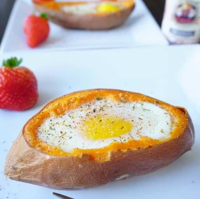 Flavorgod Seasoningsさんのインスタグラム写真 - (Flavorgod SeasoningsInstagram)「Sweet Potato Egg Boats 🥔🥔🥔⁠ -⁠ Made with:⁠ 👉 #flavorgod Italian Zest⁠ 👉 #flavorgod Pink Salt & Pepper⁠ -⁠ On Sale here ⬇️⁠ Click the link in the bio -> @flavorgod | www.flavorgod.com⁠ -⁠ Ingredients:⁠ 2 Sweet Potatoes⁠ 1/4 teaspoon of Flavorgod S+P⁠ 1 teaspoon of Flavorgod Italian Zest⁠ 2 teaspoons of coconut oil ⁠ 2 whole eggs⁠ ⁠ Directions:⁠ Pre heat the oven to 400F.⁠ Wash sweet potatoes thoroughly as you would other vegetables.⁠ Pierce sweet potatoes a few times with a fork, then microwave for 2-4 minutes. ⁠ ⁠ Add the sweet potatoes to a foil lined baking sheet and place in the oven to bake for about 10-15 minutes.⁠ ⁠ Your potato should now be soft on the inside. Cut a thin horizontal slice off the top of each sweet potato. Using a spoon or melon baller, remove some of the sweet potato flesh, leaving about 1/3" rim inside to hold the egg. Reserve the flesh for another use.⁠ ⁠ Drop 1 teaspoon of coconut oil into each hole, season with Flavorgod S+P and cover with a cracked egg.⁠ ⁠ Bake for an additional 25 minutes at 400F.⁠ ⁠ Season with additional Flavorgod S+P and Flavorgod Italian Zest to taste.⁠ -⁠ -⁠ #food #foodie #flavorgod #seasonings #glutenfree #mealprep  #keto #paleo #vegan #kosher #breakfast #lunch #dinner #yummy #delicious #foodporn」7月9日 22時52分 - flavorgod