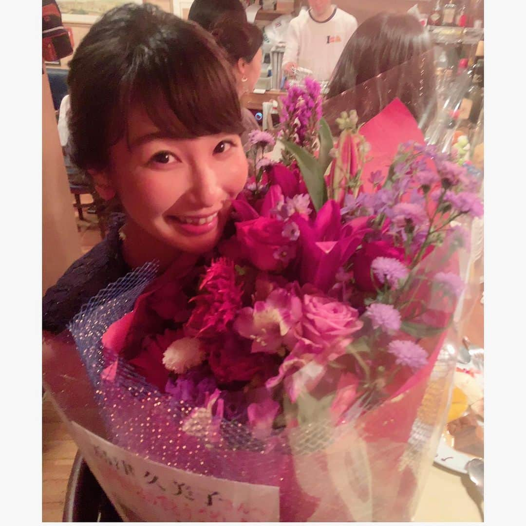 島津久美子さんのインスタグラム写真 - (島津久美子Instagram)「お誕生日ありがとうな1週間🍰 * 嬉しすぎて熱を出してから、ずっと不調でやっと少し回復しました🙇‍♀️✨😂🙇‍♀️* たくさんのメッセージやお祝いが本当に嬉しくて、こうして周りの方々のお陰で日々笑顔でいられるのだと改めて感じることができました😊 * 感謝の気持ちを忘れずに、この嬉しい気持ちを少しでも恩返しできるよう過ごします‼︎* 素敵な大人女子になるぞー✨👸 * #お誕生日 #1週間後 #ありがとうございました #みんなに感謝 #風邪ひいたよ #ご心配おかけしましたm #ごめんなさい #花束 #仲間 #大好きなみんな #ありがとう #ハナレ #大漁 #向島 #ルメン #誕生日ケーキ #サプライズ #感動した #誕生日サプライズ #素敵な歳になりますよーに #アナウンサー #女子アナ会 #キャスター #happybirthdaytome #mylife #thankyoueveryone #lovemyfriends #happydays #birthdayparty #birthdaygirl🎀」7月9日 22時53分 - kumiko_shimazu