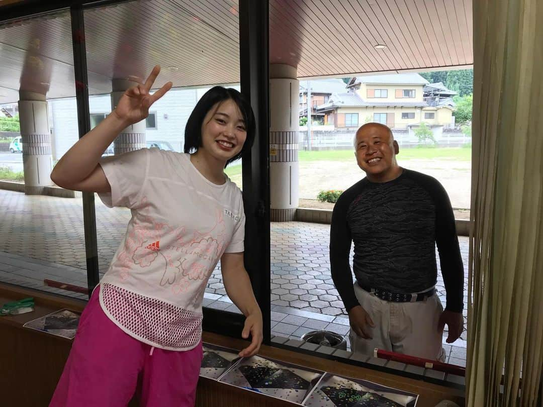 大場美和さんのインスタグラム写真 - (大場美和Instagram)「久々の、笠置！ 本当に毎回温かく迎え入れてくれる、素敵な町！ お昼は大扇でうどん。毎日食べたい。 笠置の温泉、いこいの館にはなんとクライミングウォールが！映画ができる前はクライミングのことを全然知らなかった町民の方が、続々とクライミングを始めていて、しかもかなり強い…。 たくさん課題を作って残してきたので登ってください！」7月9日 22時53分 - miwa_oba