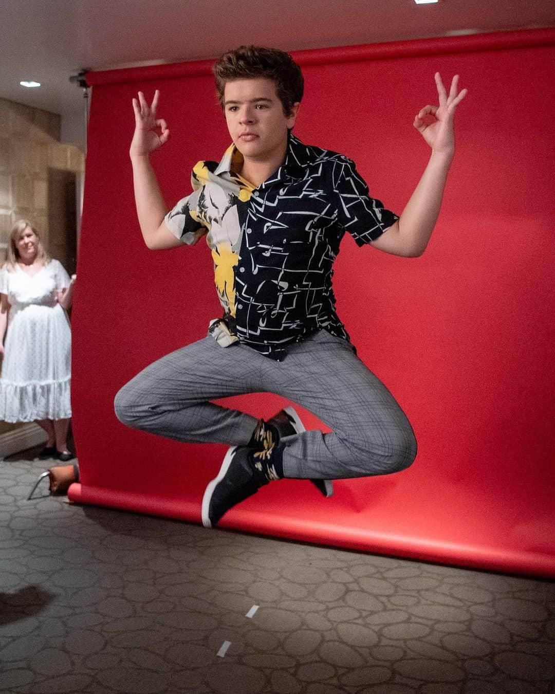 ペリーエリスのインスタグラム：「@gatenm123 wore our Slim Fit Stretch Plaid Pant while doing press for #StrangerThings at The London Hotel in West Hollywood. #PerryEllis #LifeReadySince1976」