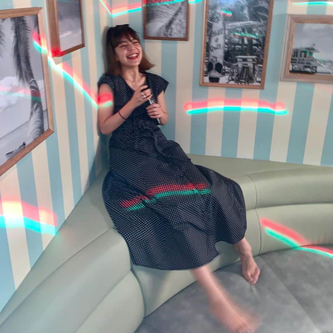 のインスタグラム：「HAPPY😸🧡🧡🧡 #KARAOKE」