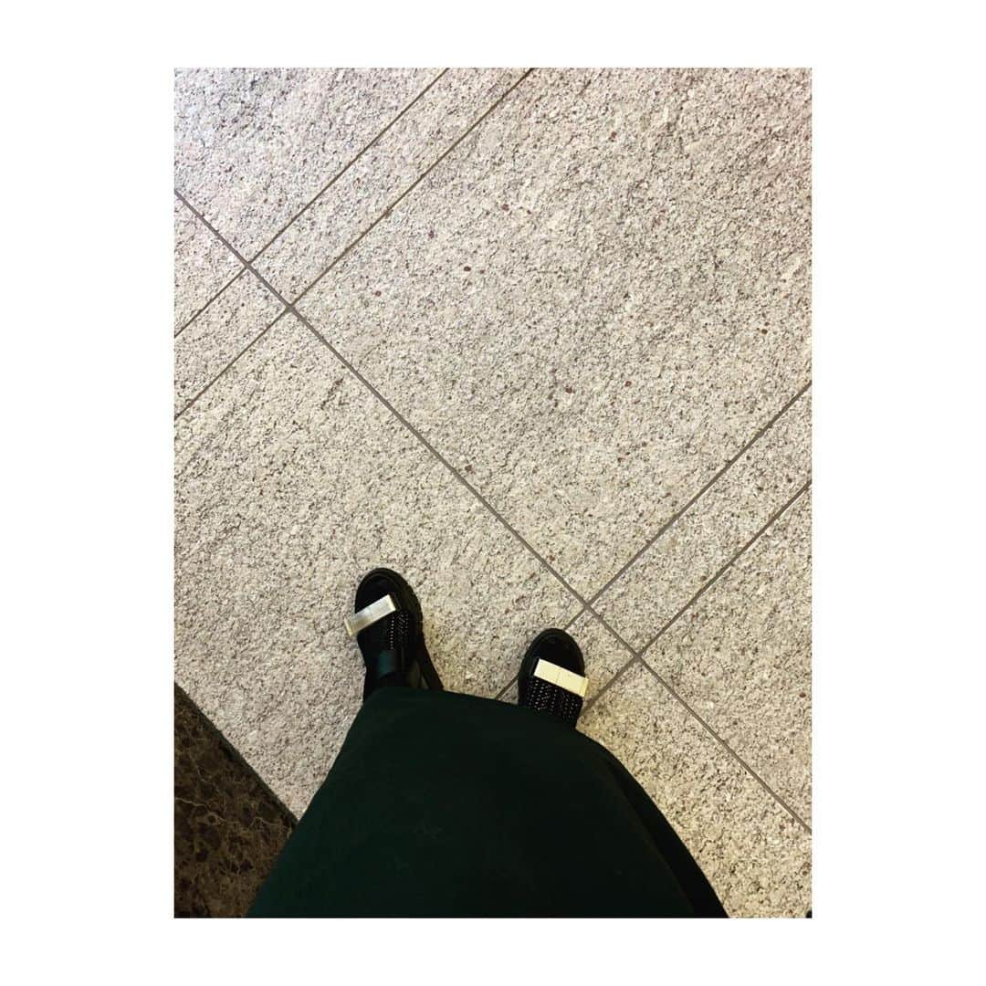 奥菜恵さんのインスタグラム写真 - (奥菜恵Instagram)「7月なのに寒いです❄️ #夏 #だよね #寒い #myshoes #collection」7月9日 23時01分 - megumi_okina