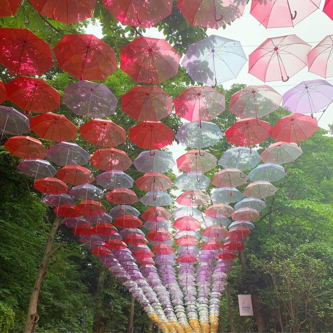 あかねぴさんのインスタグラム写真 - (あかねぴInstagram)「.﻿ ﻿ アンブレラスカイ☂️🌈﻿ ﻿ ムーミンバレーパークに向かうまでに﻿ ここを通るんだけど、﻿ カラフルでとってもきれいだった♡♡﻿ ﻿ タイミングよく人が少ない時に写真が撮れて﻿ 梅雨もいいなあって思った〜💕﻿ ﻿ #umbrellasky #rainy #photo #ootd #me #umbrellas #rainbow #movie  #アンブレラスカイ #メッツァビレッジ #ムーミンバレーパーク #飯能 #レインボー #さいたま #ムーミン #メッツァ #傘 #梅雨」7月9日 23時02分 - akanepi0426
