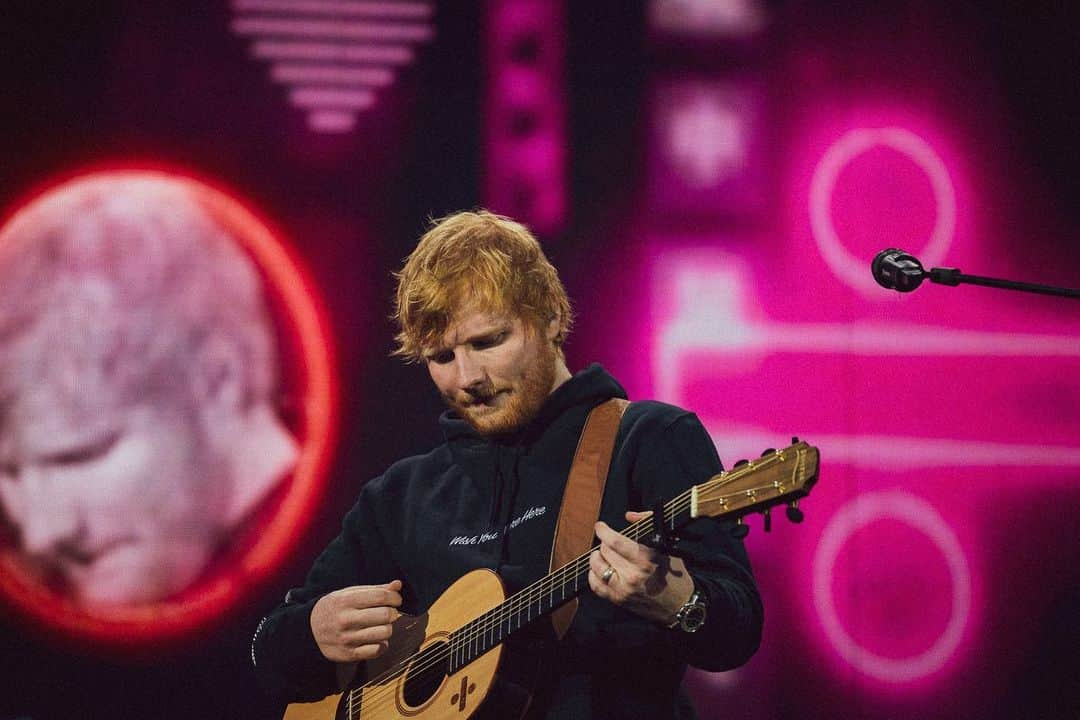 エド・シーランさんのインスタグラム写真 - (エド・シーランInstagram)「Prague night #2 📸 @zakarywalters #dividetour」7月9日 23時03分 - teddysphotos