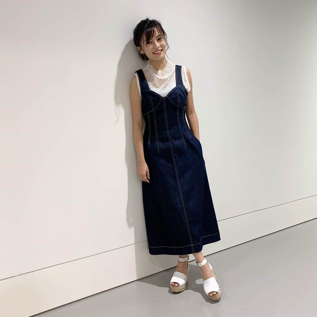 小島瑠璃子さんのインスタグラム写真 - (小島瑠璃子Instagram)「🐮 私服です。 初めてかもしれない🙈 ポーズがわかりませんでした笑 @mayukokawakitaofficial  みたいに撮れない。 今度教わろう。 ブランドとか載せたほうが いいのかな、多分。 ルシェルブルーとセリーヌです！ NYのバーニーズで セールになってて半額だった靴。 何にでも合う夏の一軍サンダル☝🏻」7月9日 23時09分 - ruriko_kojima