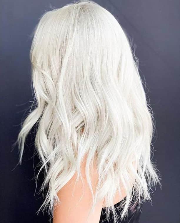 CosmoProf Beautyさんのインスタグラム写真 - (CosmoProf BeautyInstagram)「This color is so cool, it's icy.😎❄ ✨ Hair by @theniksters using @pravana Pure Light Ultra Power Lightener to create this dreamy platinum blonde❄ ✨ Keep blondes looking their BEST with Pravana Perfect Blonde Shampoo & Conditioner at #cosmoprofbeauty for #licensedtocreate artists  #repost #pravanalightener #platinumblondehair #icyblondehair #coolblondes #platinumhair #whiteblondehair #coolblonde」7月9日 23時10分 - cosmoprofbeauty