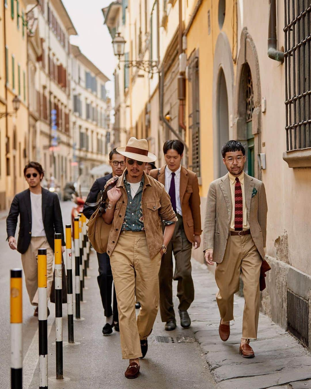 Shuhei Nishiguchiさんのインスタグラム写真 - (Shuhei NishiguchiInstagram)「"Squad"during at Pitti Uomo96 ・ ・ Ph. @thestylestalkercom × Szymon Brzoska ・ #beamsf #brillaperilgusto #pittiuomo #pittiuomo96 #pu96 #instastyle #instafashion #picoftheday #pottering #mensstreetstyle #follow #dapper #trend #influence #gentleman #bestoftheday #vintagestyle #firenze #vintagewear #spezzatura #outfitmen」7月9日 23時16分 - shuhei_nishiguchi