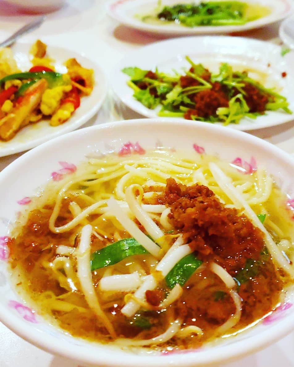 藤純さんのインスタグラム写真 - (藤純Instagram)「台湾料理食べてきたよ！ おいしかったー。 見た目めちゃ地味な玉子焼き、中に牡蠣が入っててめちゃおいしい。近い業種のクリエイター仲間と飲むと、それぞれの業界のうさばらしができてとてもいい。あはは #古都台南担々麺」7月9日 23時25分 - fujijunrox