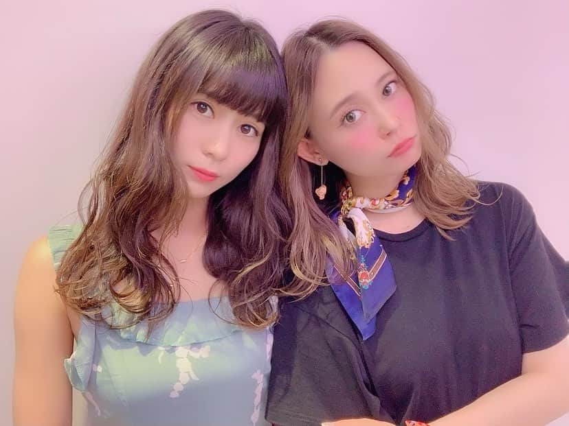 本田しおりのインスタグラム：「友規奈♡  神ちゃんカット @ogamiksk  LA在住でなかなか会えんけ付き添い♡ww  どさくさに紛れて @sa_0814 に巻いてもらいました ありがとう♡」