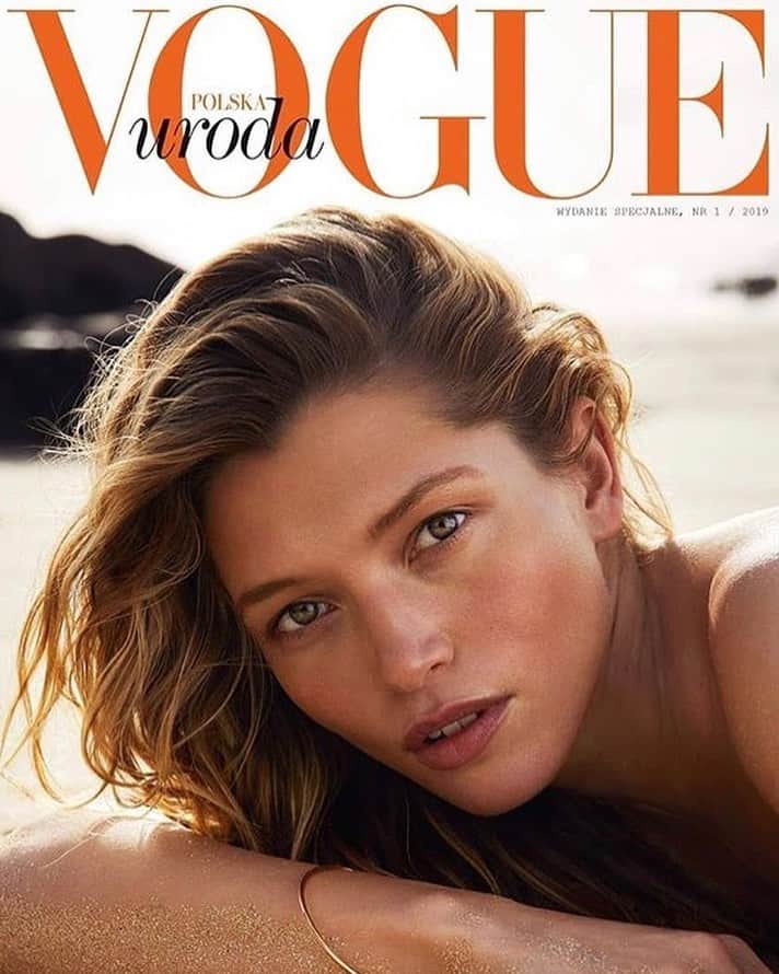 IMG Modelsさんのインスタグラム写真 - (IMG ModelsInstagram)「Wake Me Up... Beachside. 🌴 @hanajirickova covers @vogue.polska’s new #beauty issue. #📷 @tyszka_marcin #👗 @karlagruszecka #💄 @aneta_kostrzewa #👸🏼 #IMGstars」7月9日 23時39分 - imgmodels