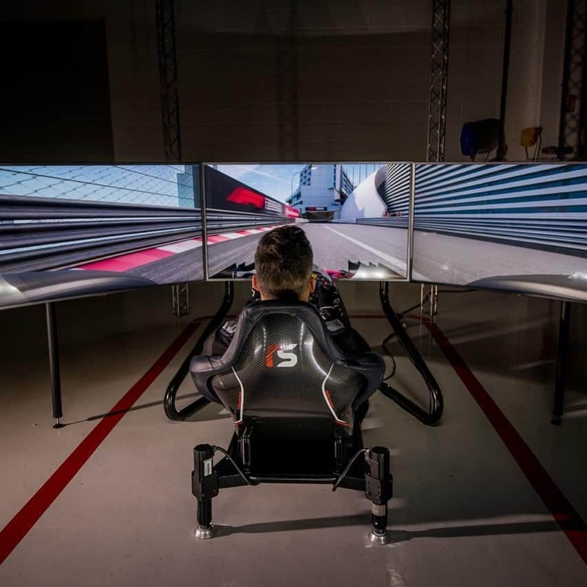 アンドレ・ロッテラーさんのインスタグラム写真 - (アンドレ・ロッテラーInstagram)「That’s how I train at home! This is the new Sector One simulator from @rssimulation. Amazing feedback at the wheel, it has a triple screen display and all the top tech of the real thing. Gotta love your toys! First deliveries for you folks in September! More info: sectorone@rssimmonaco.com」7月9日 23時38分 - andre_lotterer