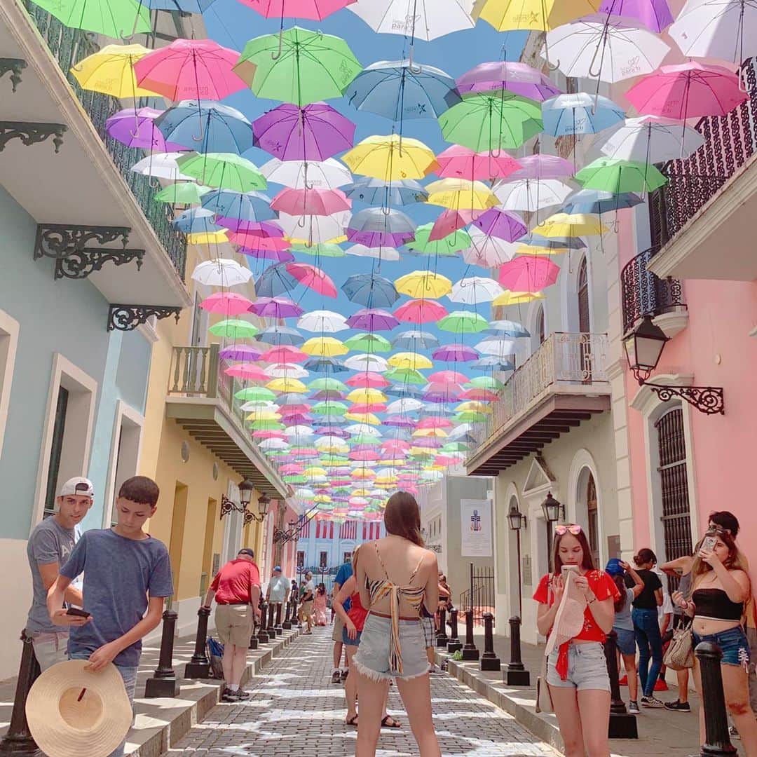 山崎千裕のインスタグラム：「2019_July  #umbrellasky #umbrellas  #puertorico #oldsanjuan #oldsanjuanpuertorico #trip #triptopuertorico」