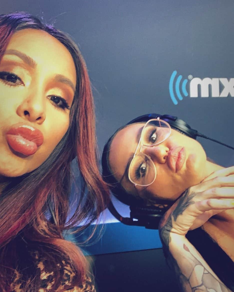 ニコール・ ポリッツィのインスタグラム：「Reunited with my bewwww @jwoww #squirrels」