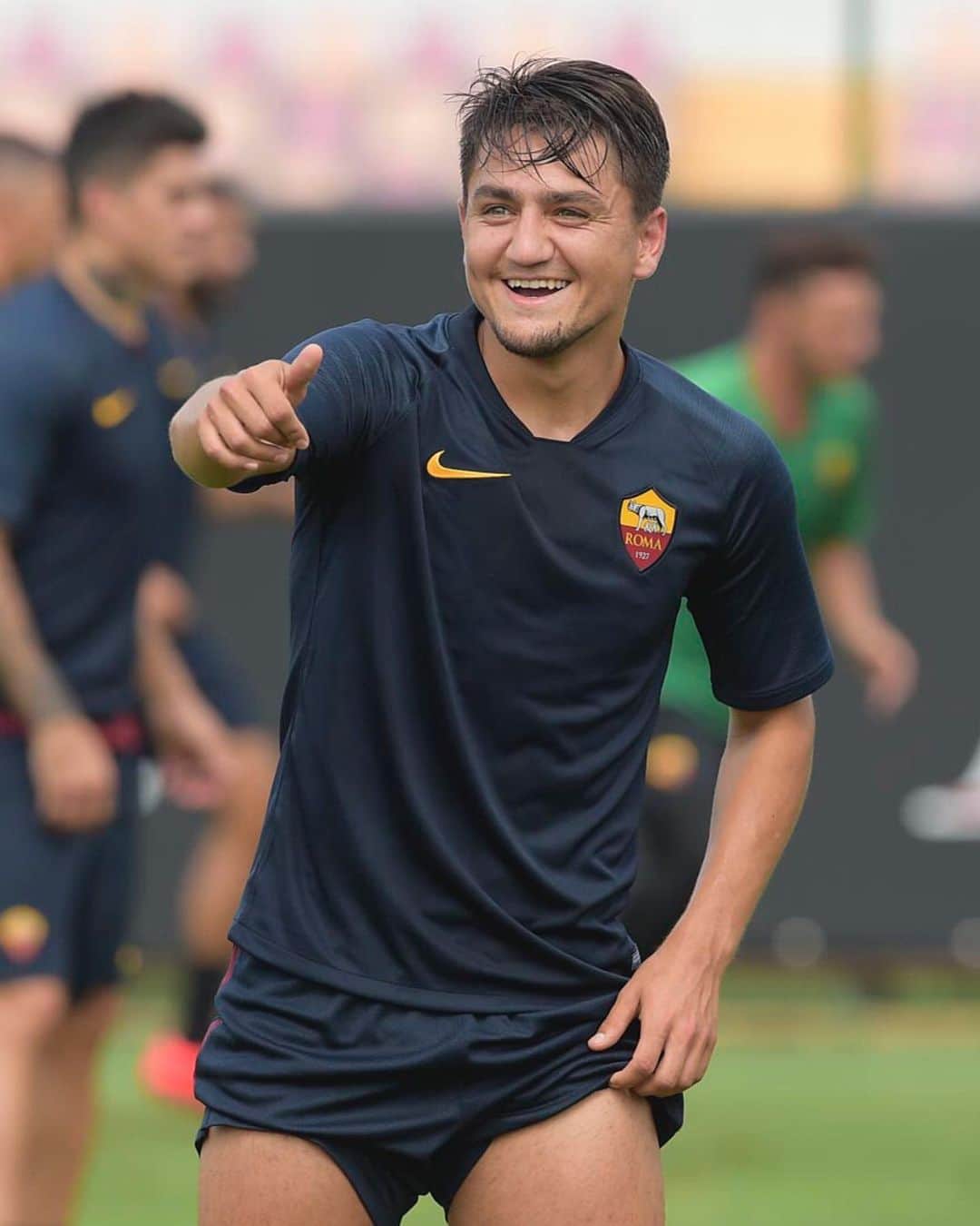ASローマさんのインスタグラム写真 - (ASローマInstagram)「😄 First day back! 👍 #ASRoma」7月9日 23時53分 - officialasroma