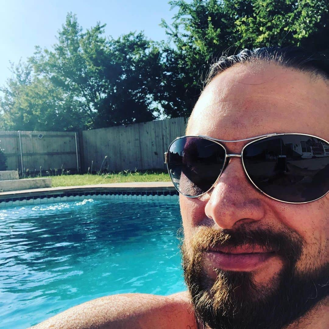 ランス・アーチャーさんのインスタグラム写真 - (ランス・アーチャーInstagram)「Having a ME day before I head to Japan to continue to KILL EM ALL in the @njpw1972 #g1climax 29!  #pool #relax #sunbathıng #raybansunglasses」7月10日 10時00分 - lance_hoyt