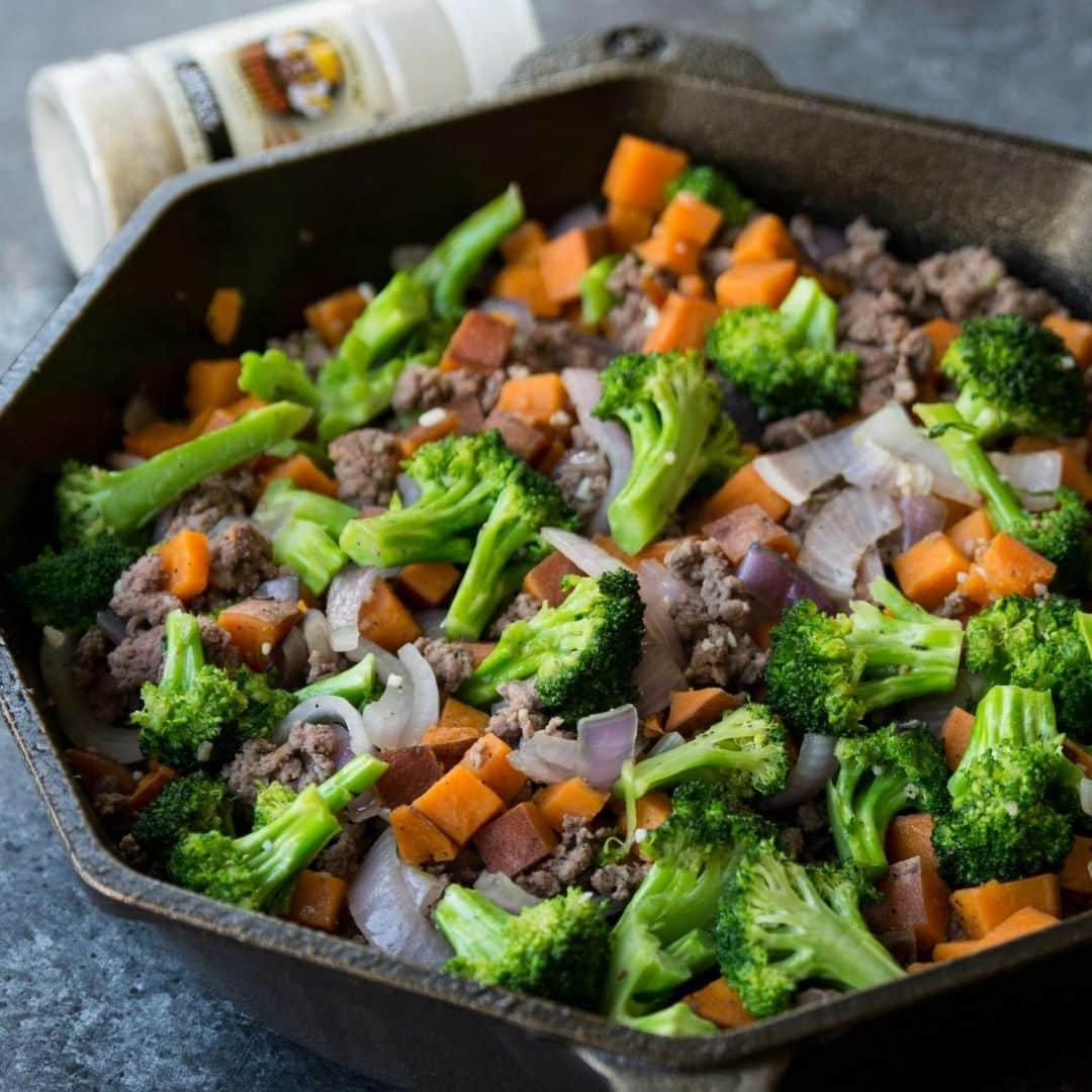 Flavorgod Seasoningsさんのインスタグラム写真 - (Flavorgod SeasoningsInstagram)「Beef and Veggie Skillet 🥩🥦🥕⁠ -⁠ Made with:⁠ 👉 #flavorgod Garlic Herb & Salt ⁠& @finexcookware -⁠ On Sale here ⬇️⁠ Click the link in the bio -> @flavorgod | www.flavorgod.com⁠ -⁠ Ingredients:⁠ 2 lbs ground beef (turkey or pork works too)⁠ 1 sweet potato, diced⁠ 1 red onion, sliced⁠ 3-4 carrots, diced⁠ 1 bag broccoli florets⁠ 3-4 garlic cloves, minced⁠ 1 tsp @FlavorGod Garlic Herb Salt⁠ 2 tbsp coconut oil⁠ ⁠ -⁠ Directions:⁠ Heat cast iron skillet over medium heat. When hot, add 1 tbsp coconut oil. Add sweet potato, carrots, 1/2 tsp garlic herb salt, and cook for about 5-7 minutes with lid on, stirring occasionally. Next, add broccoli, onions, and garlic and cook another 5 minutes. Transfer veggies to a bowl and cover. In same skillet, add remaining 1 tbsp coconut oil, then ground beef and remaining 1/2 tsp garlic herb salt. Cook for 5-7 minutes until meat is browned and no longer pink. Add back in veggies and stir to combine. Taste and adjust seasonings at this point. Serve over a bed of steamed rice!⁠ -⁠ -⁠ #food #foodie #flavorgod #seasonings #glutenfree #mealprep  #keto #paleo #vegan #kosher #breakfast #lunch #dinner #yummy #delicious #foodporn ⁠」7月10日 10時00分 - flavorgod