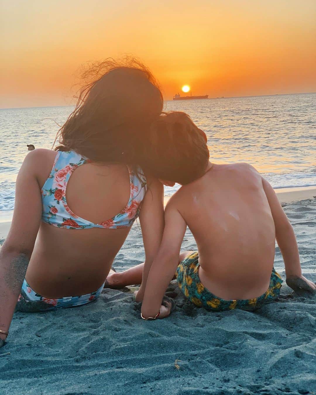 ジェシカ・スターリングのインスタグラム：「Una recarga de Amor❤️ y una recarga de energía 🌞 #family #reallove」