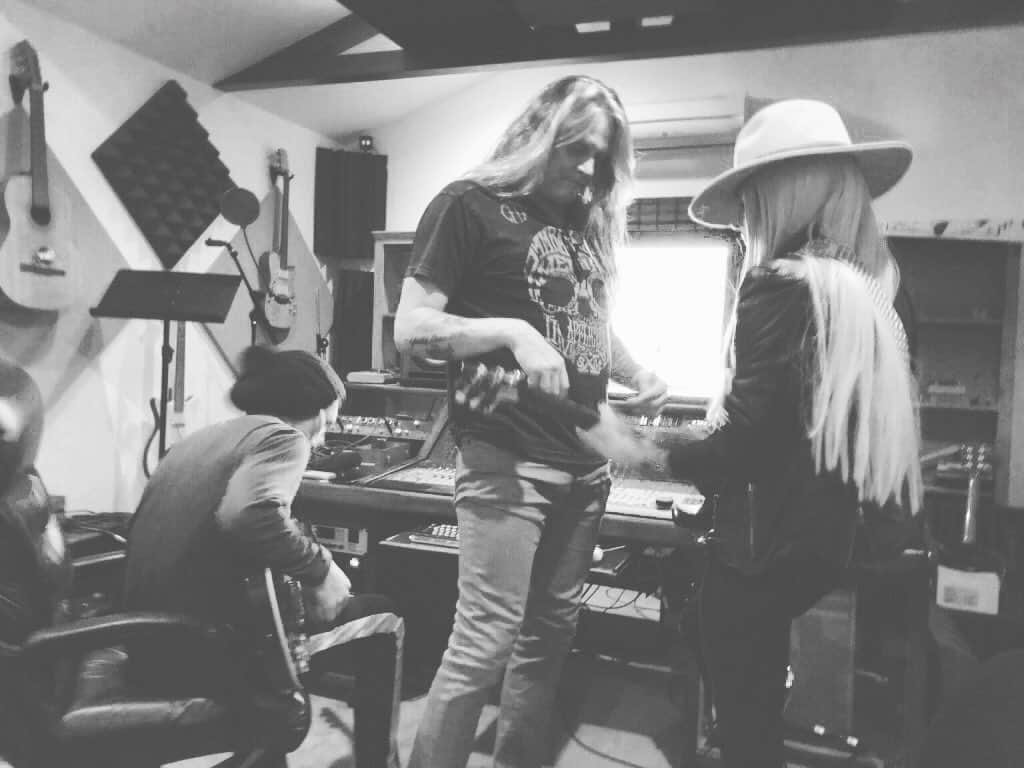 オリアンティさんのインスタグラム写真 - (オリアンティInstagram)「Just found this pic from studio putting down some heavy ass guitars on tune wrote with awesome @sebastianbach 🤘」7月10日 10時10分 - iamorianthi