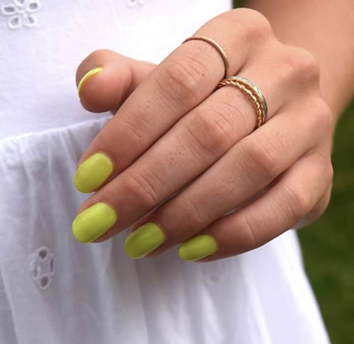 のインスタグラム：「Ohhhhh Ultra Lime 💚💚 Color Pop! . . Lime Green is definitely the color of Summer 2019! . . #jamberry #jamberry2019 #Ultralime #manicurelove #lovewhatido #loveyourself #beintentional #beneyou #buildingbusiness #bossbabe #sisterhood #success #teambuilding」