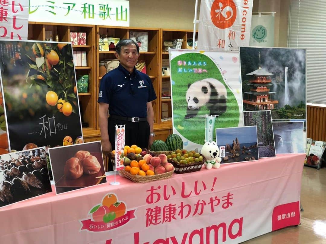 和歌山県食品流通課さんのインスタグラム写真 - (和歌山県食品流通課Instagram)「「ダイドードリンコスペシャル　日本の祭り」 テレビ番組内でのＰＲ用ＣＭ撮影実施！！ 7月9日、標記番組内で流れる県産品及び観光のＰＲ用ＣＭ撮影が行われ、知事が出演しました✨みなさんも機会があればご覧ください😊  放送チャンネル　９チャンネル（ＴＯＫＹＯ　ＭＸ） 放送日時　8月3日、10日、17日、24日、31日 昼12時～12時55分の番組内で2回放送」7月10日 10時41分 - tasty_healthy_wakayama