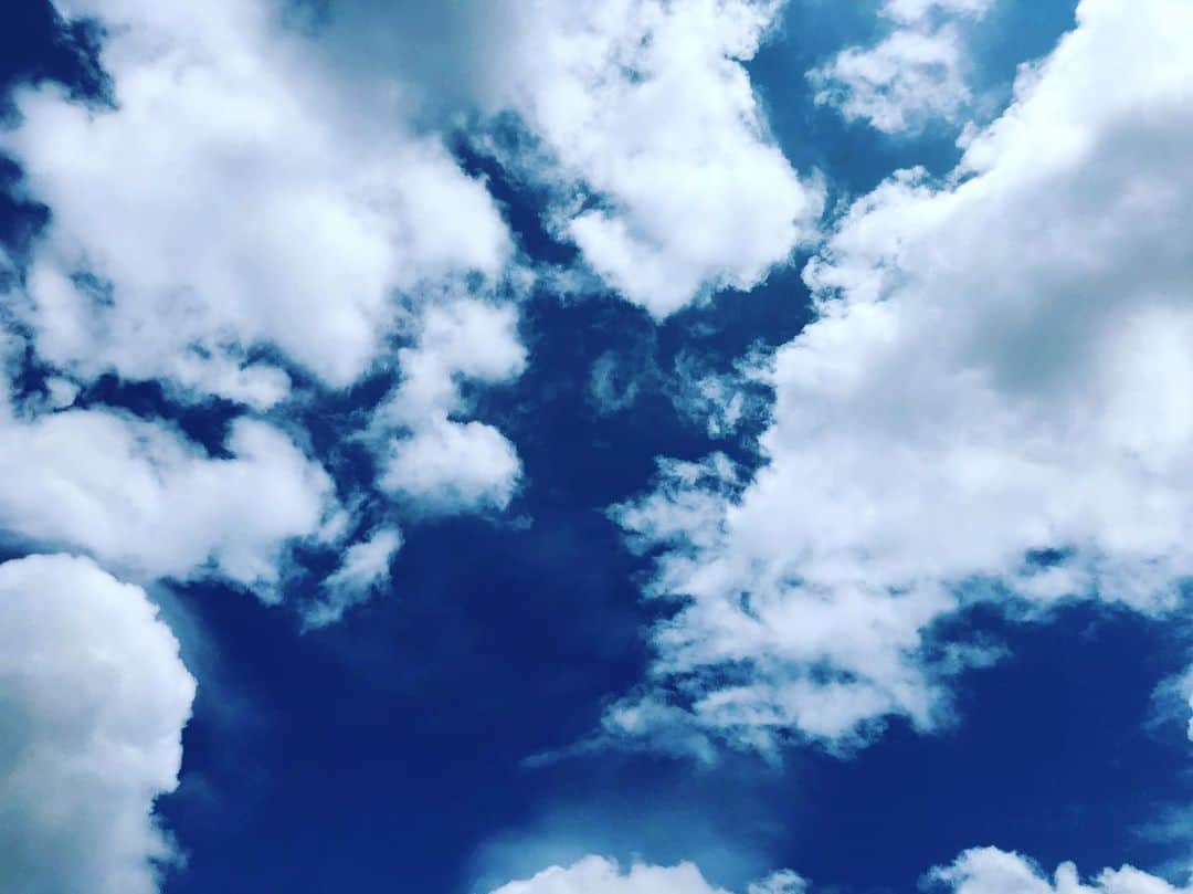 MIKUさんのインスタグラム写真 - (MIKUInstagram)「そらはわたしに パワーをくれる♏️ #sky #blue」7月10日 10時41分 - miku39_ya