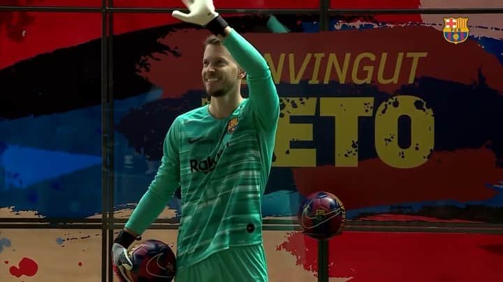 ノルベルト・ムラーラ・ネトのインスタグラム：「Muy feliz con este nuevo reto en mi carrera! Gracias a todos los que confían en mi trabajo. Un agradecimiento especial a los aficionados del Barça por todo el cariño. Haré mi mejor esfuerzo para corresponder esta confianza! 🙌🏼 #forçabarça #campnou #fcbarcelona」