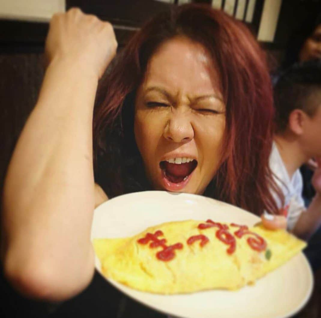 Ju-kenさんのインスタグラム写真 - (Ju-kenInstagram)「#musicmuscletour2019 の打ち上げにふさわしいひと皿🔥🔥🔥 We got a special dish for powerful shows by @makiohguro  She is real wonder woman in Japan! 🇯🇵 まっする=muscle」7月10日 1時47分 - jkn627