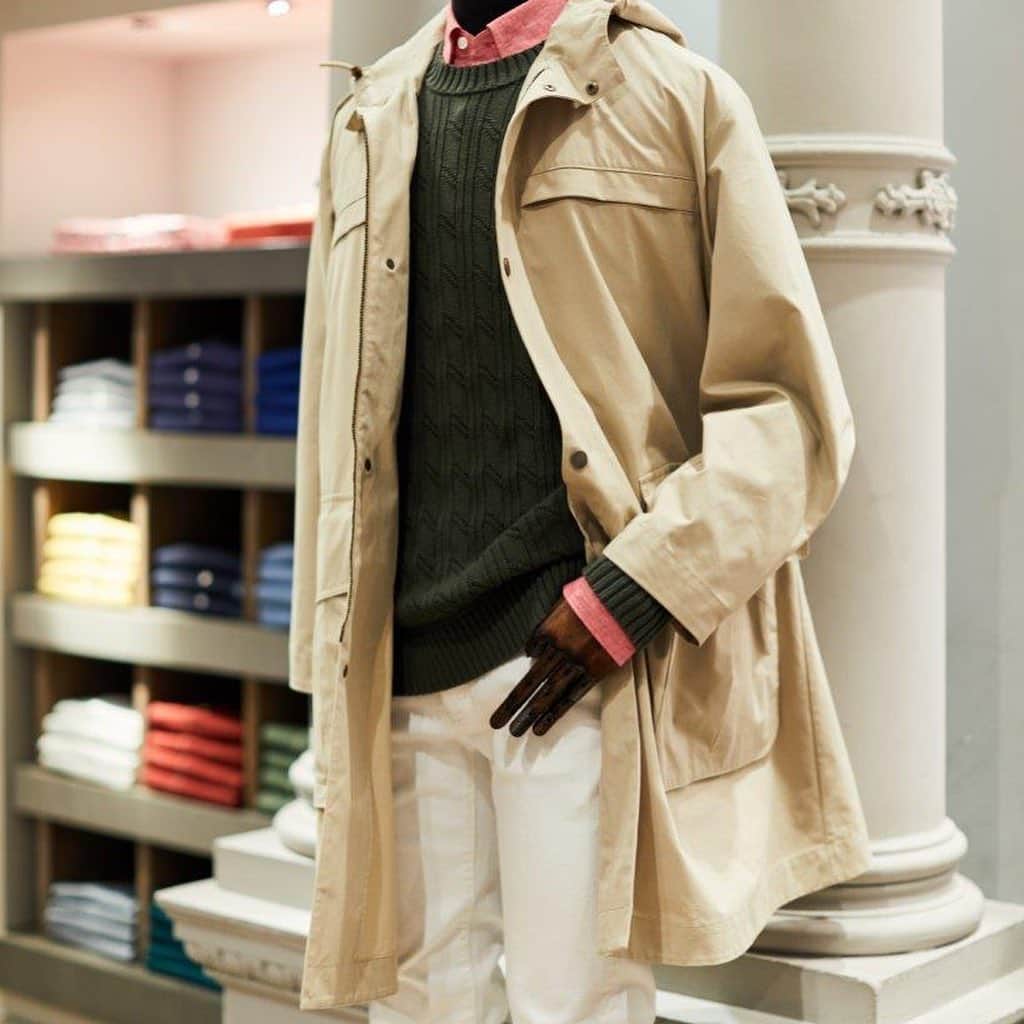 ギーブス&ホークスのインスタグラム：「One of the seasons stand out pieces, this generous over sized cape coat with large pockets is now in our spring summer sale. Shop in store and online for up to 30% off selected lines」