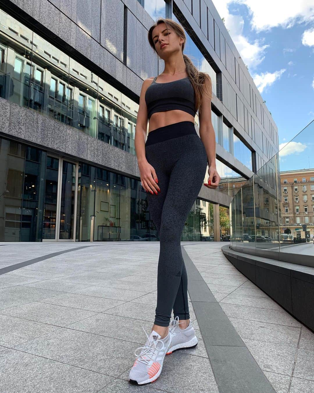 Karolina Bojarさんのインスタグラム写真 - (Karolina BojarInstagram)「Training in the heart of the city? YES! 😍 With my new #Pulseboost I can already enjoy the town’s energy without worrying about my comfort while pounding the pavement. Just put your headphones on and boost endorphins! 🔥  Trening w centrum miasta? TAK! 😍 Teraz dzięki innowacyjnym #Pulseboost mogę wyjść na dłuższe wybieganie, chłonąć energię tętniącej życiem Warszawy i nie martwić się o to, że twarda nawierzchnia obniży efektywność mojego treningu. Słuchawki w uszy i jazda! 🔥  #adidas #PulseboostHD #Boost #adidasrunnersWarsaw #endorphins #training #workout #runner #athlete #leggings #croptop #sportygirl #cityvibes #Warsaw #happygirl #nofilter #giftedbyadidas」7月10日 1時53分 - bojarmeow