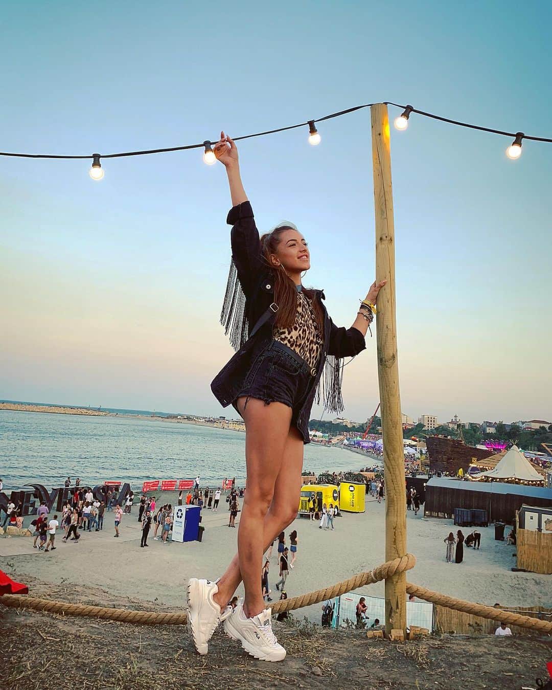 のインスタグラム：「DON'T BE AFRAID TO SPEAK UP FOR YOURSELF. KEEP FIGHTING FOR YOUR DREAMS! 💥🖤」
