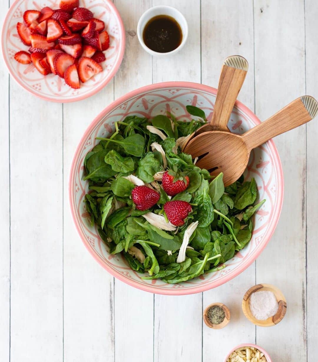 The Little Marketさんのインスタグラム写真 - (The Little MarketInstagram)「A delicious Strawberry Spinach Salad made by our friend @bewellbykelly. Love how this looks? Shop these products at thelittlemarket.com. Every purchase gives back to artisans + their families.」7月10日 2時04分 - thelittlemarket