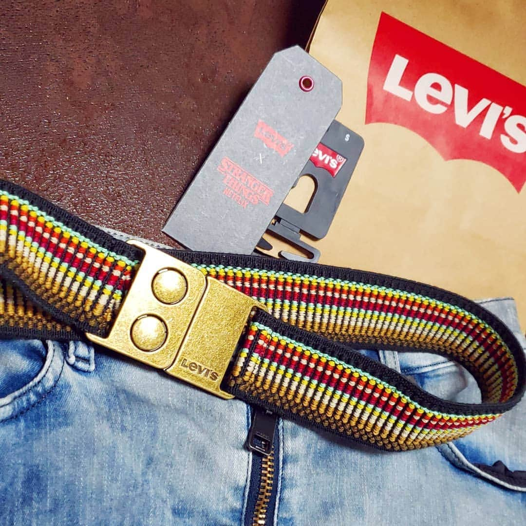 藤純さんのインスタグラム写真 - (藤純Instagram)「#Levis × #StrangerThings  コラボのベルト！買えたー！うれしい！めちゃめちゃかわいい。  シーズン3でエルがしてるのとおそろい。うふふ。うれしい！  店舗にいったら、エルのはいてたサスペンダーつきの黒いハイライズのパンツもまだ在庫あったので相当ほしかったんだけど、がまんよ。」7月10日 2時04分 - fujijunrox